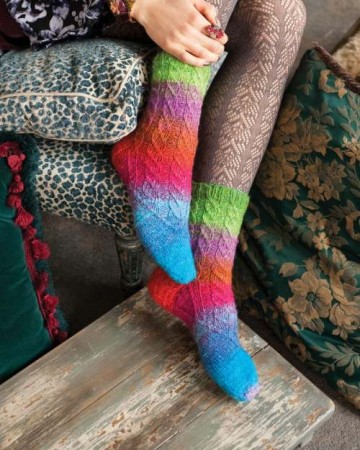 Sokker med falske fletter i Noro Silk Garden Sock
