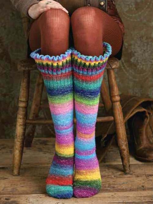 Lekre regnbuesokker i Noro Silk Garden Sock. Selges kun sammen med garn. 