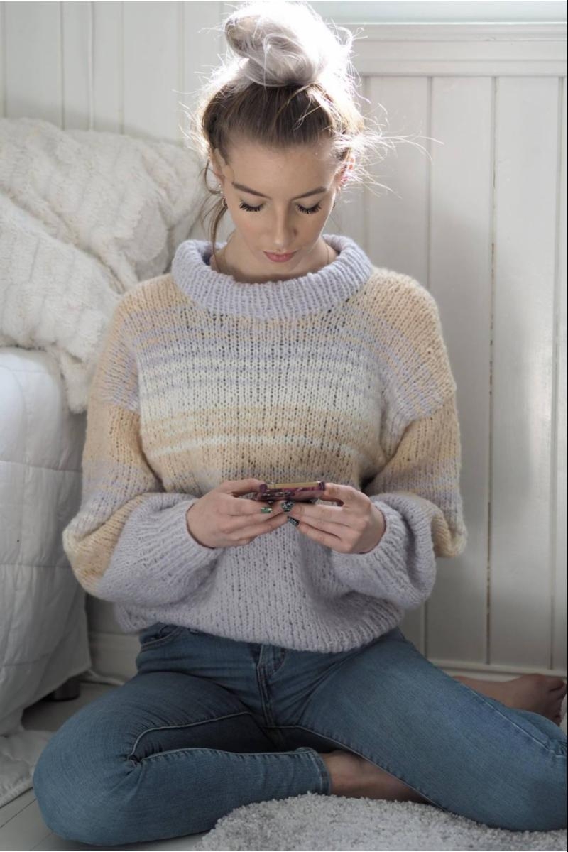 Oppskrift til Knit Norway Simplicity sweater.  Selges kun sammen med garn til minimum str. S